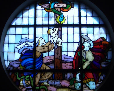 Per Vigelands glassmaleri i Frogner kirke: Kobberslangen i rkenen.